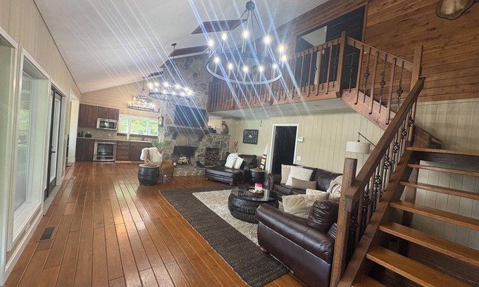 Leesburg House | Weiss Lake Front Sleeps 17 with a Golf-cart and Sunset Views