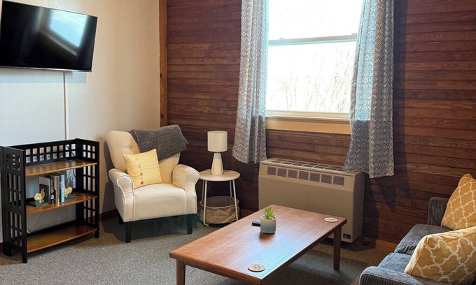 Limerick Apartment | Welcome Home - Enjoy a Quiet Country Apartment on a Bed and Breakfast Property