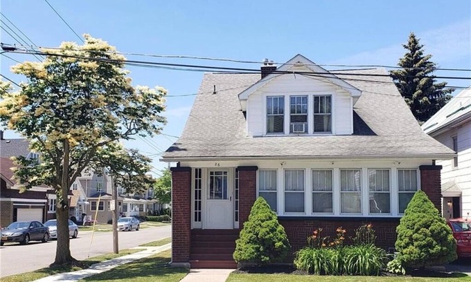 Cheektowaga House | Welcome to 26 Pine Ridge Ter, your cozy home retreat!