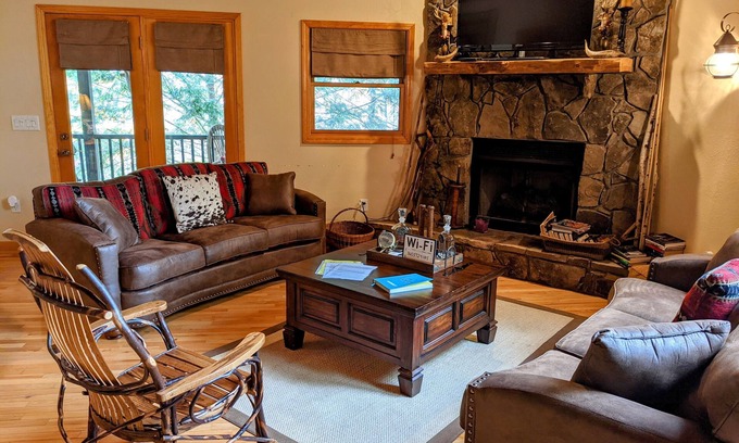 Tarheel Cabin | Welcome to Black Clock Cabin. Relax and enjoy the peaceful sounds of nature.