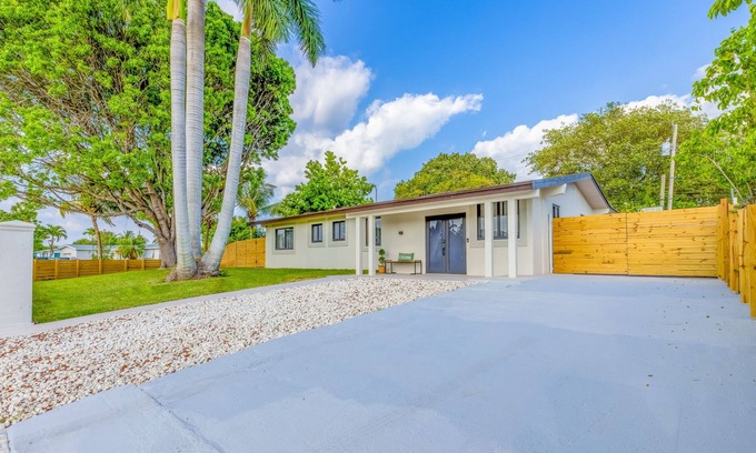Cutler Bay House | Welcome to Casa Luna! Your relaxing and luxurious retreat away from home.