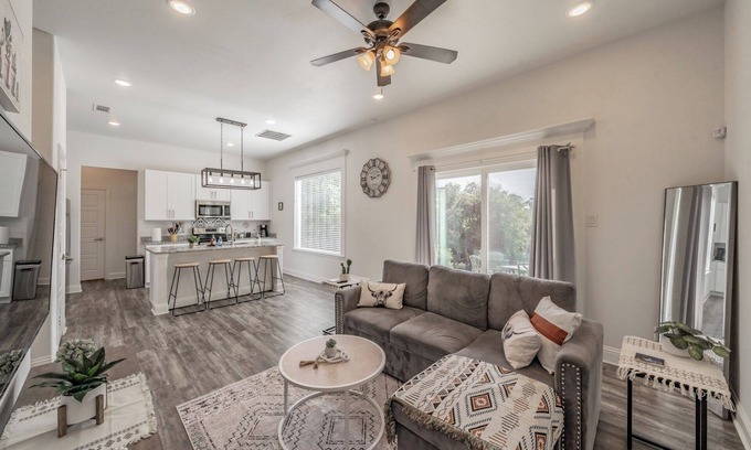 Fort Worth House | Welcome to Cowtown Casita - close to the Stockyards, Billy Bob's and more!