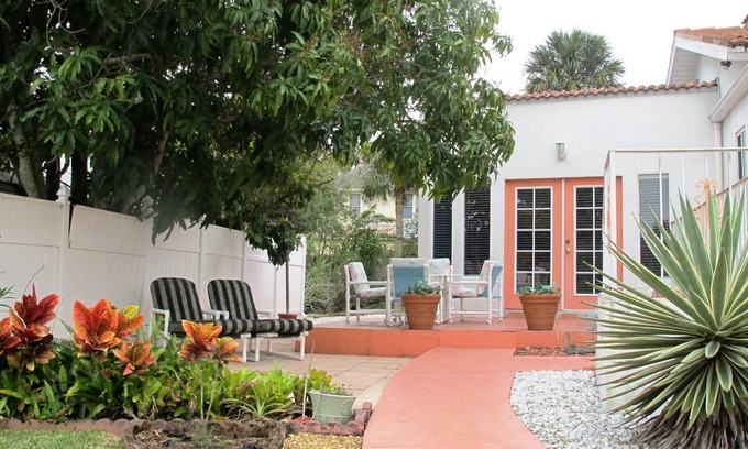 Tarpon Springs Apartment | Welcome to Esperia - Mediterranean Style Guest Suite