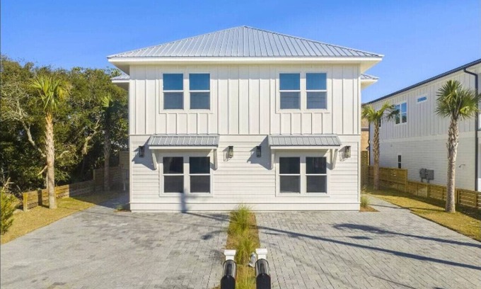 Bahama Beach House | Welcome to Fins! Private Pool! 2 Min walk to Beach