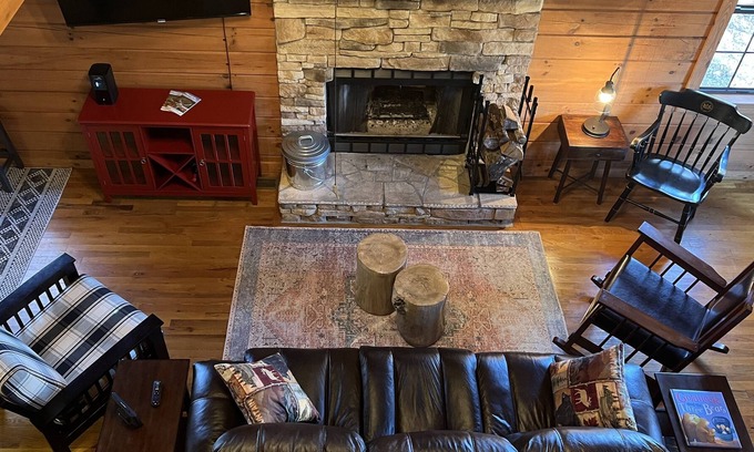 Tamassee Cabin | Welcome to Goldilocks' Cozy and "Just Right" Cabin