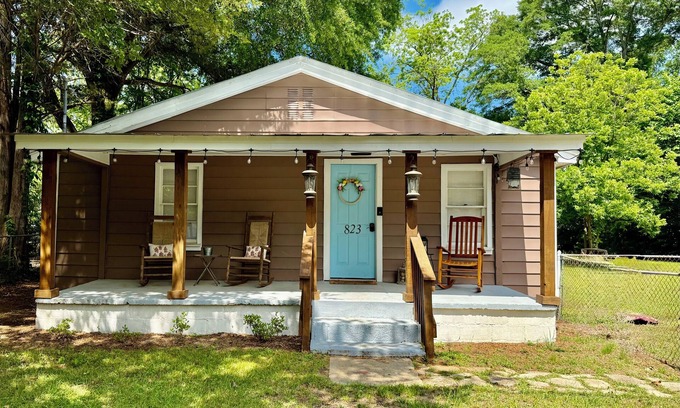 Prattville House | Welcome to Granny's house. Pet friendly!