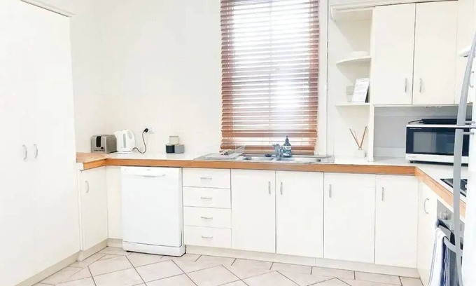 Wagga Wagga Apartment | Welcome to Illyari: Your Charming Red Brick Retreat in Wagga's CBD!