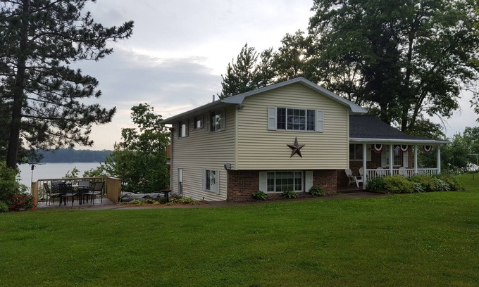 Chetek Cottage | Welcome to our Prairie shores property on the chain of lakes in beautiful Chetek