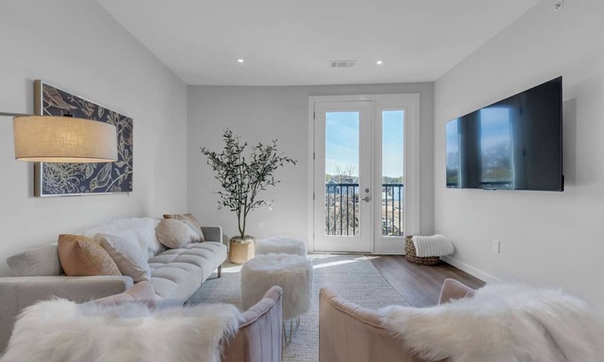 Urbandale Nations Apartment | Welcome to our stylish and spacious apartment near the Nations
