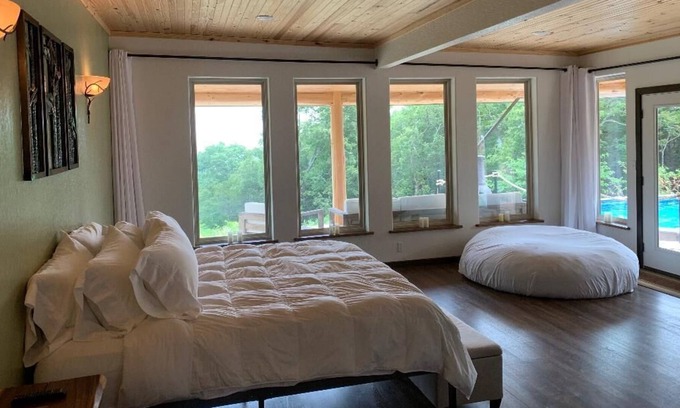 Eureka Springs House | Welcome to Rolling Hills Retreat!