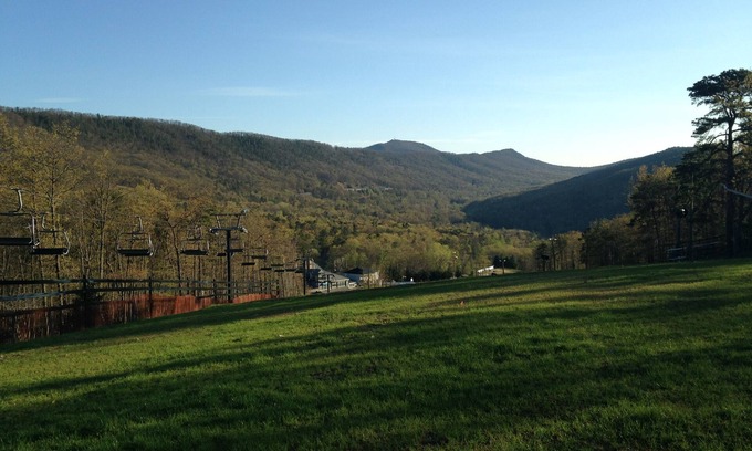 McGaheysville House | Welcome To "Snowed Inn” - Walk On And Off The Slopes