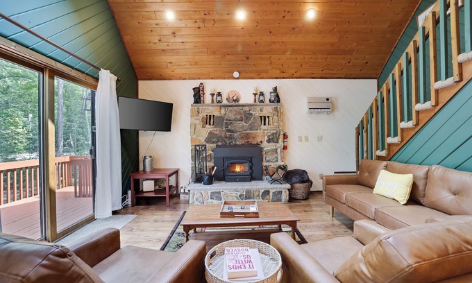 Hamlin House | Welcome to The Chalet Getaway in the Hideout!