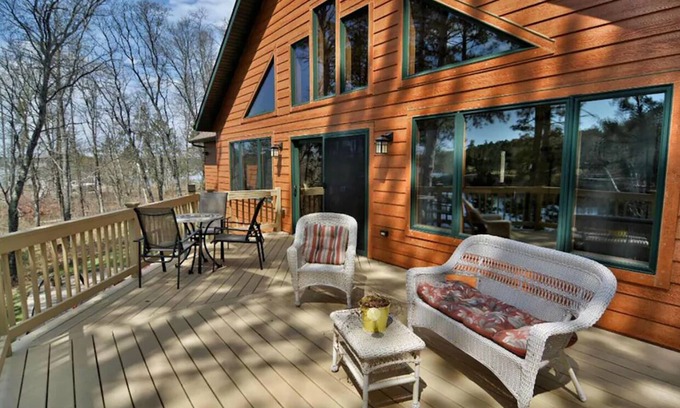 Minong Cabin | Welcome To The Lazy Dog Lodge Retreat On the 1600 - Acre Minong Flowage!