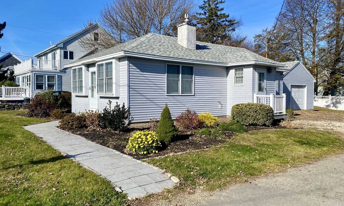 York Beach House | Welcome to The Little Guy!