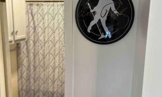 Glasgow Apartment | Welcome to The Vinyl Tap! apt 3