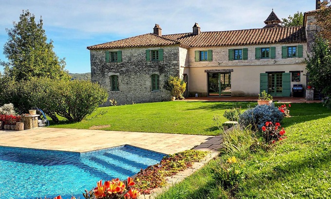 Courbiac House | Welcome to this beautiful mansion from the 15th century.
