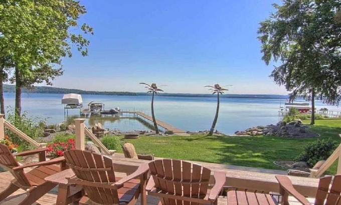 Williamsburg House | Welcome To Twin Palms A Beautiful Oasis On The Chain Of Lakes Near TC