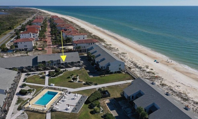 East End House | Welcome to Sea Glass 💎1 Bed, 1 Bath, Sleeps 4. Close to beach, pool access.