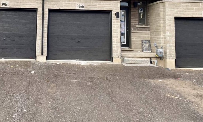 Beamsville House | Welcome to Vista Ridge! King Size Bed Near it All