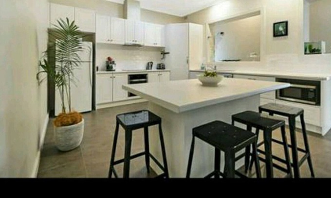 Mount Gambier House | Welcome to White on Height We can Accommodate a Large Group