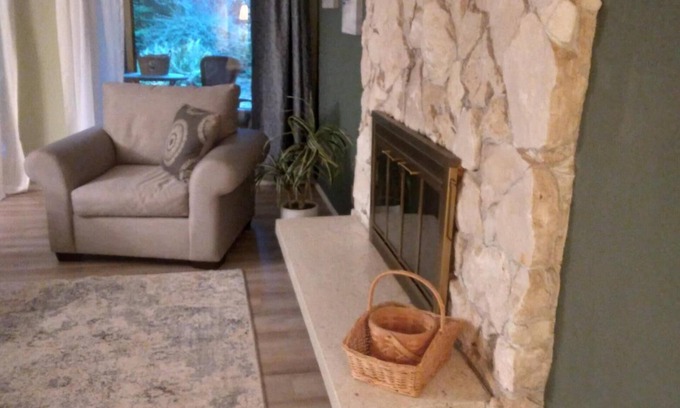 East Olympia Bed & Breakfast | Welcome to Wildwood Cottage Shared Lodging -short term stays for professionals.