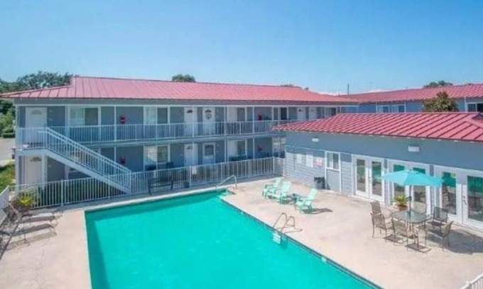 Biloxi Condo | Welcome to your Beach retreat on Beach Blvd in Biloxi, Mississippi!
