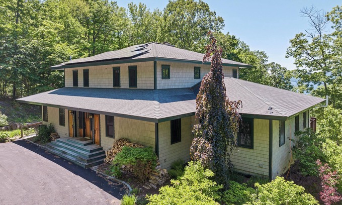 Sandwich House | Welcome to your lakeside sanctuary at White Pine on Squam