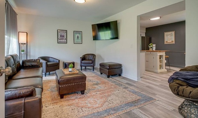Hendersonville House | Welcome to your newly renovated and fully furnished retreat!
