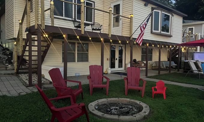 Newaygo Cottage | Welcoming 3-bedroom cottage on Hess Lake near Smugglers at North Shore