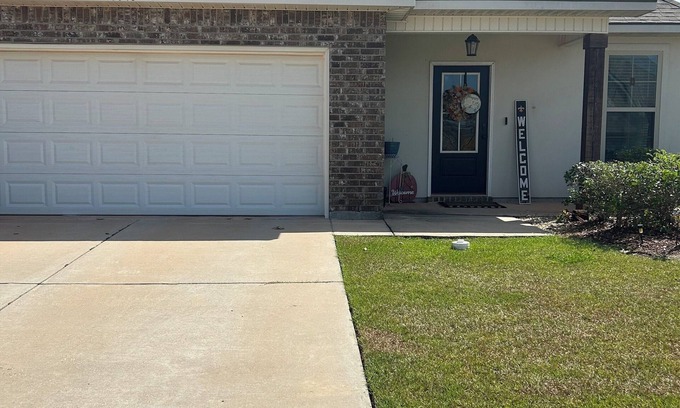 Burnside House | Welcoming 4-bedroom house with AC in charming Gonzales
