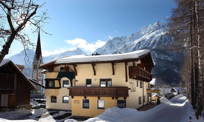 Unterlaengenfeld Apartment | Welcoming apartment in Längenfeld with sauna