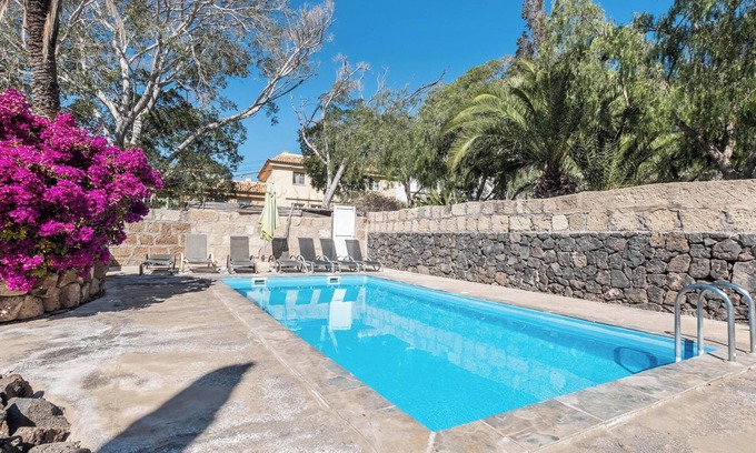 Adeje Apartment | Welcoming Apartment “Flamboyán” with Sea View, Pool, Wi-Fi