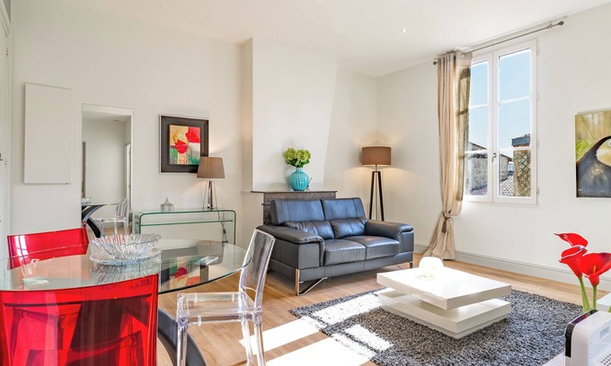 Saint-Michel Apartment | Welcoming Apartment in the Heart of Historic Saint-Michel District