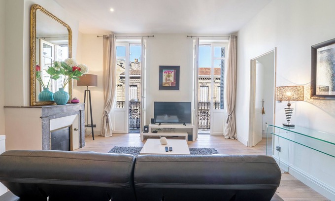 Saint-Michel Apartment | Welcoming Apartment in the Heart of Historic Saint-Michel District