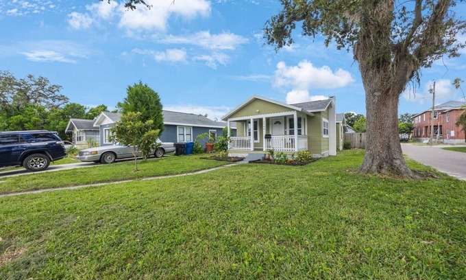 Magnolia Heights House | Welcoming Bungalow in Downtown St. Petersburg