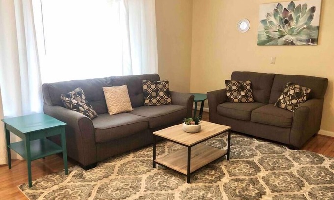 Cary House | ★Welcoming Cary Townhome★King Bed★Long Term Stays★