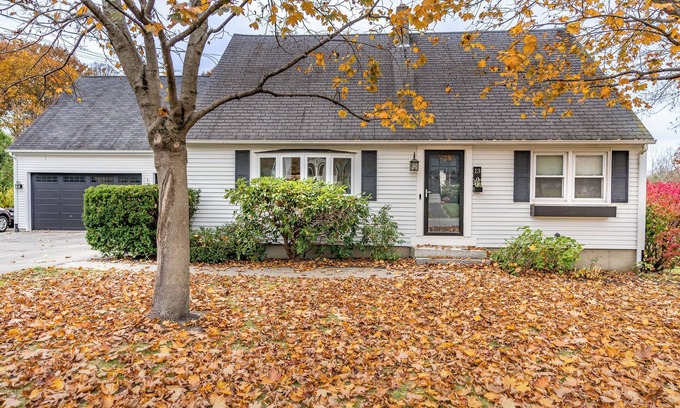 Dover House | Welcoming Cozy Retreat for Friends and Family!