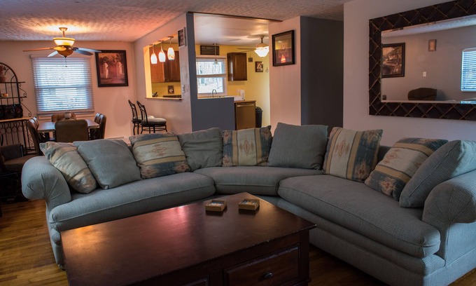 Albrightsville House | Welcoming Family Home in Amenity Filled Private Community - 1 block from Lake