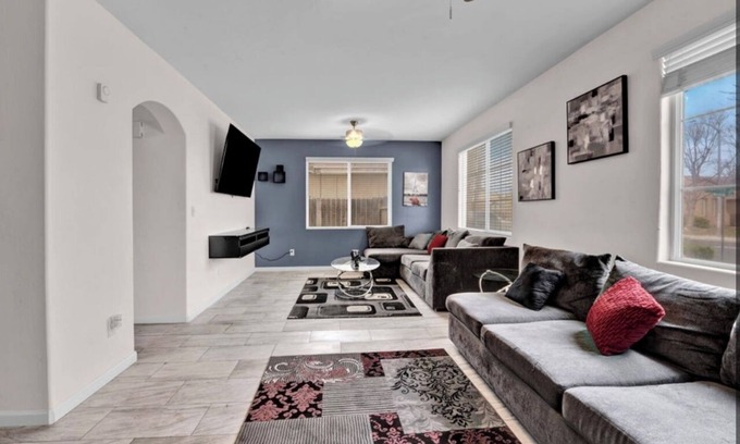 Greenacres House | "Welcoming Retreat in Bakersfield: Find Your Perfect Vacation Destination!"