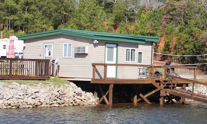 Leesville House | Welcoming retreat with dock & boat ramp - prime lakefront location