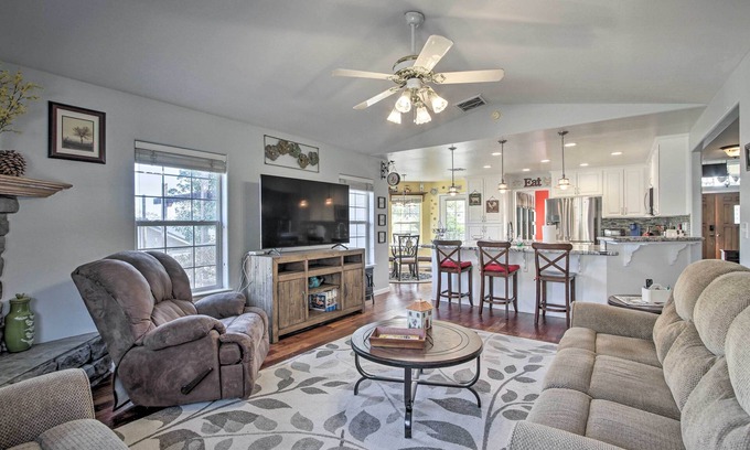 Tehachapi House | Welcoming Tehachapi Home w/Deck & Grill!