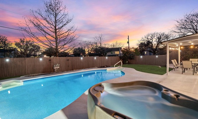 North Richland Hills House | Welcoming home W/Pool, Hot tub and Game room