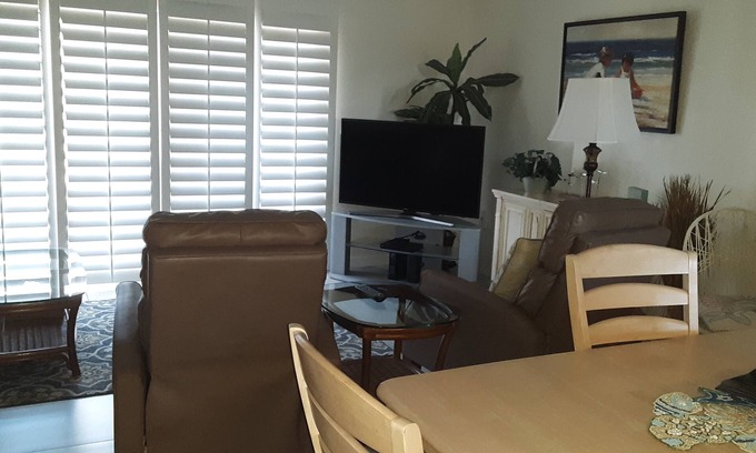 Ormond Beach Condo | Well-appointed condo on uncrowded Ormond Beach