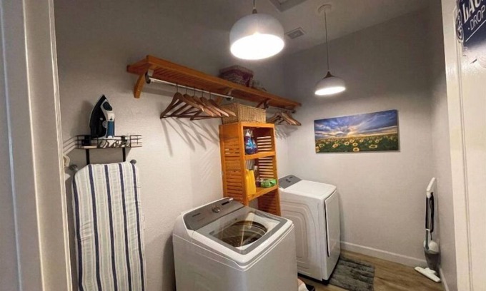 Glendale House | Well appointed home in Glendale with a Private Room with Exclusive Bathroom