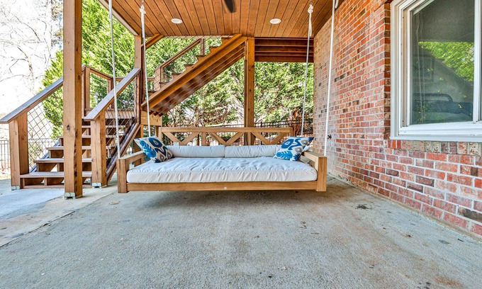 Lake Oconee House | Well-appointed Lake Oconee retreat in a great location!