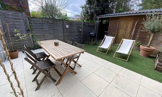 Nansouty-Saint-Genes Apartment | Well-appointed love nest with spacious garden
