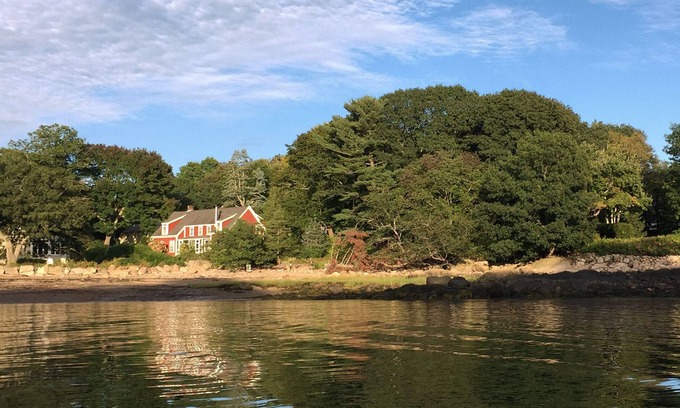 Manchester-by-the-Sea House | Well-equipped family-sized beach front townhouse