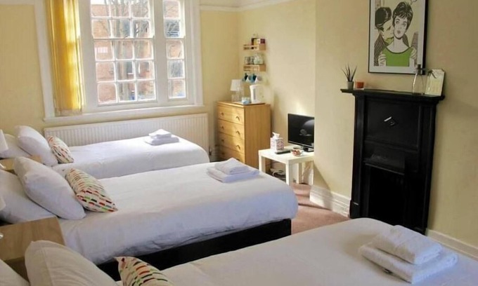 Bootle House | Well equipped large quadruple/family room @Jollys