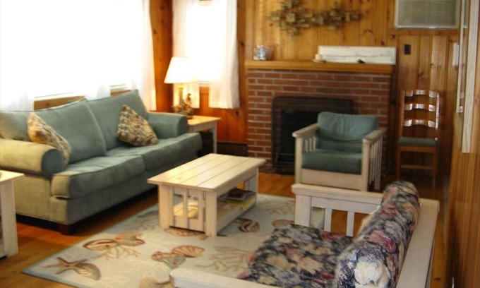 Harvey Cedars Apartment | Well maintained first floor duplex close to the ocean and bay beach in Harvey.