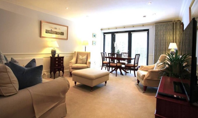 Shawlands Apartment | Well-presented, Comfortable Flat in Glasgow's South Side